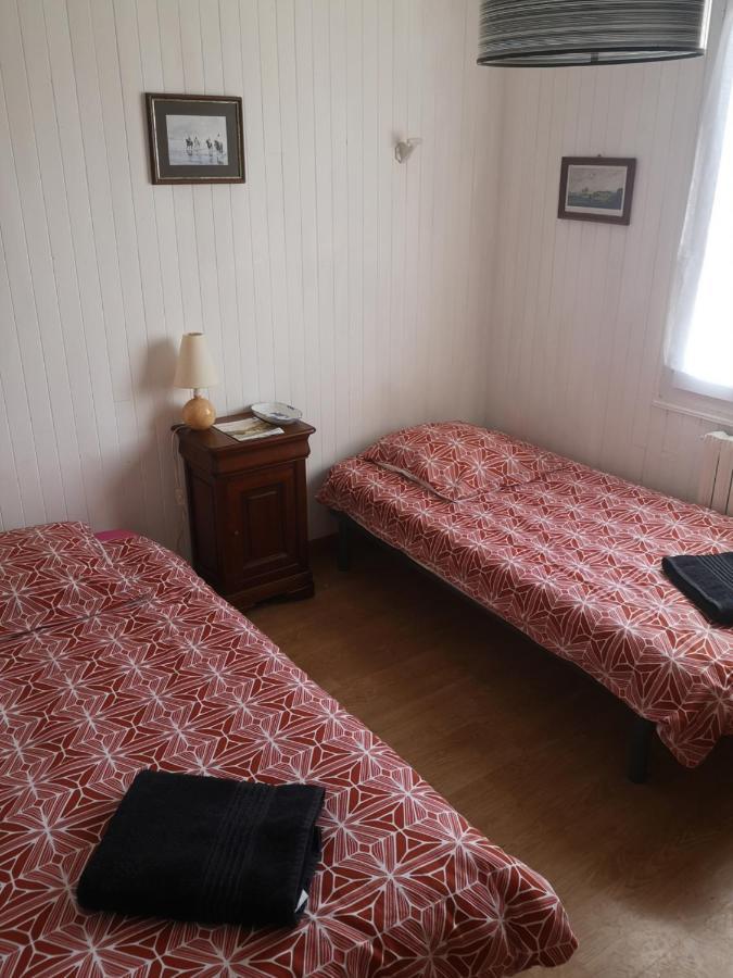 Chambre au calme et simple, cuisine a dispo Saint-Pol-de-Léon Esterno foto