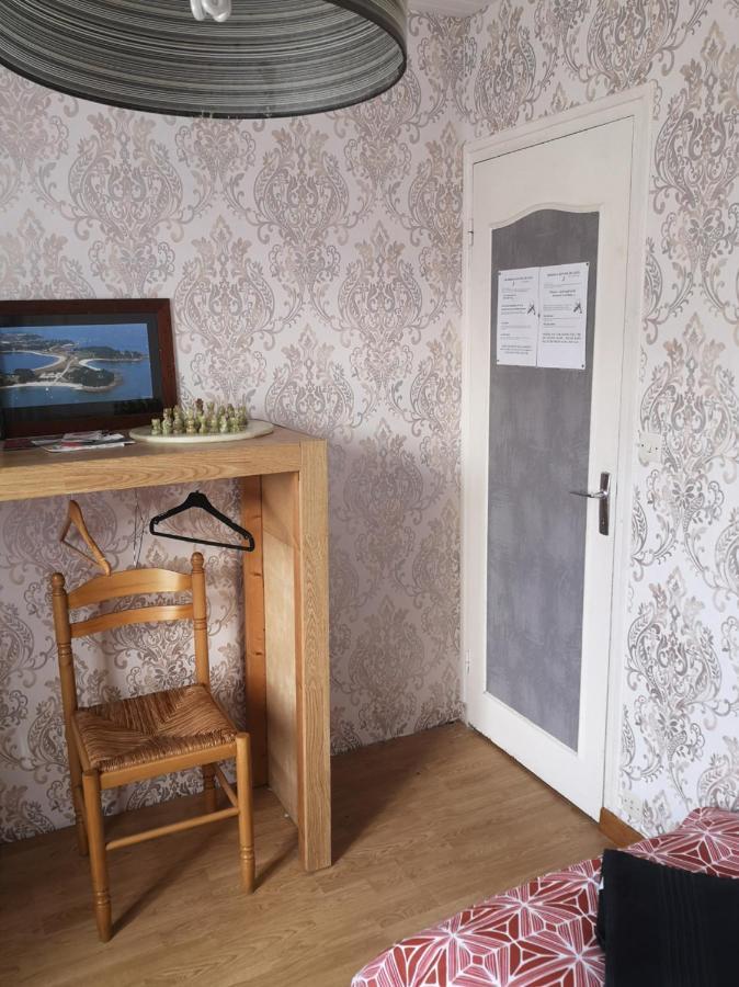 Chambre au calme et simple, cuisine a dispo Saint-Pol-de-Léon Esterno foto